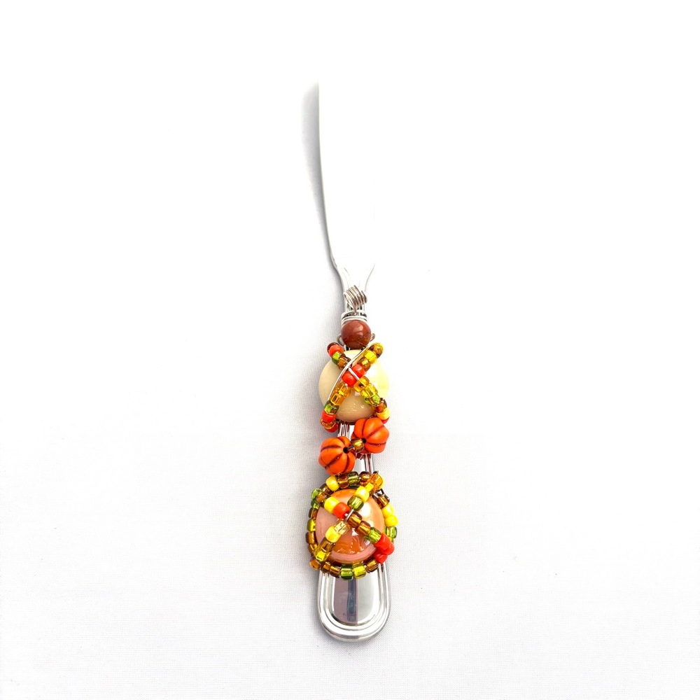 La-Di-Da Designs Glass Beaded Spreader